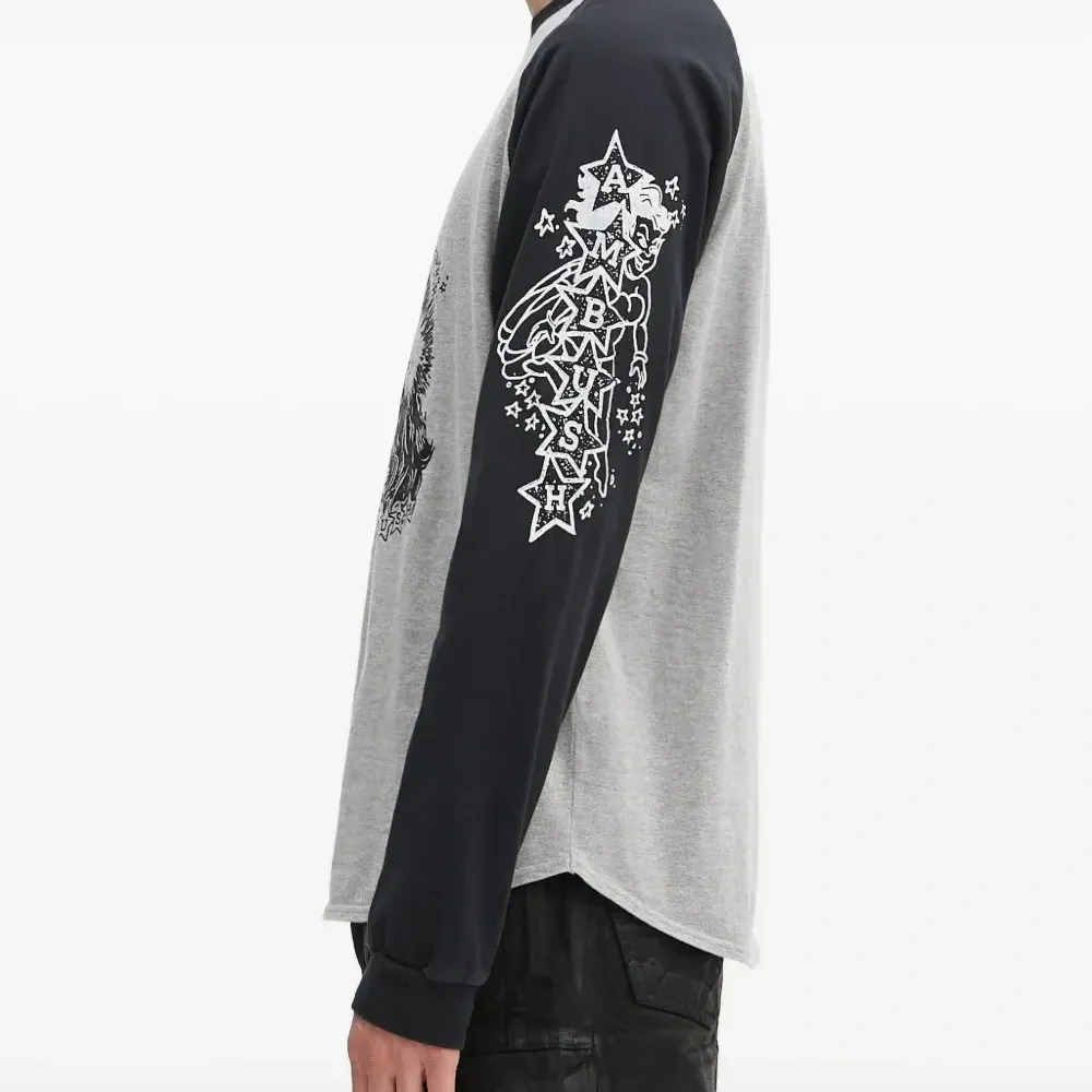 футболка с рукавами реглан и графичным принтом футболка с рукавами реглан и графичным принтом