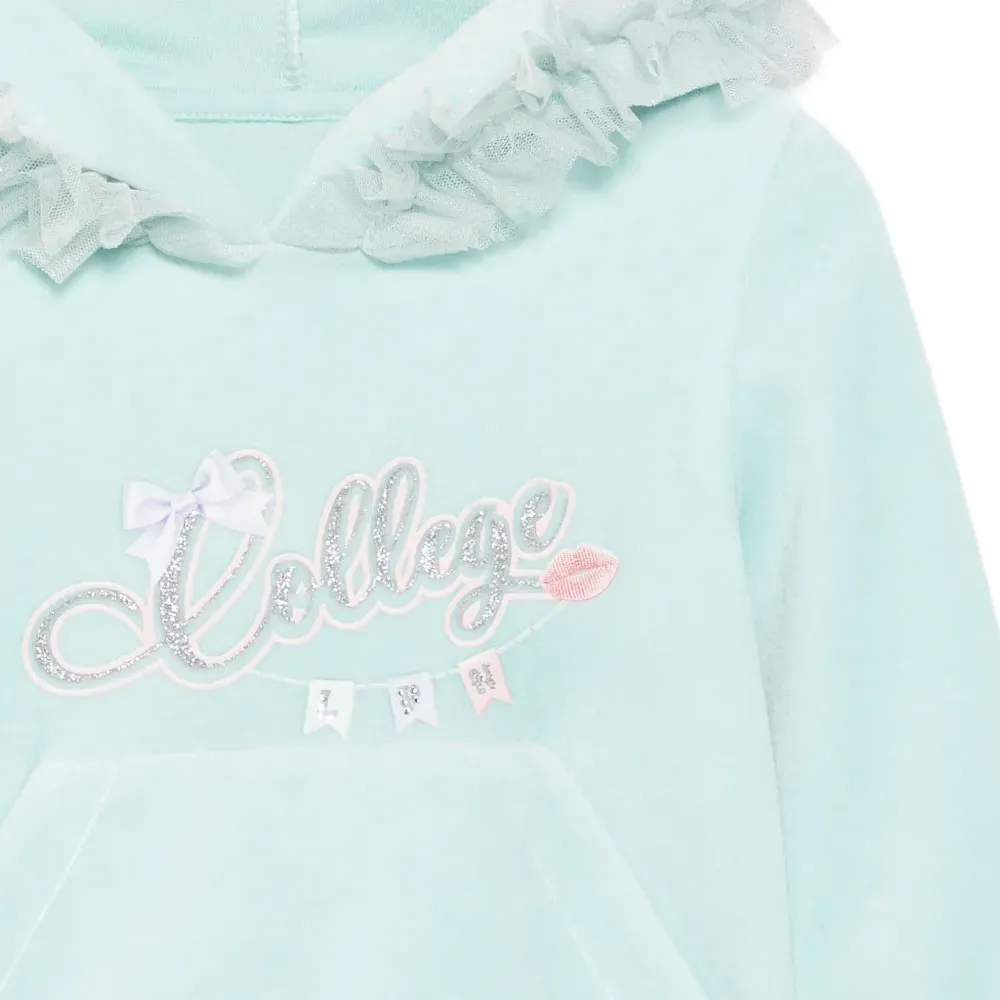 Велюровое платье с оборками на капюшоне