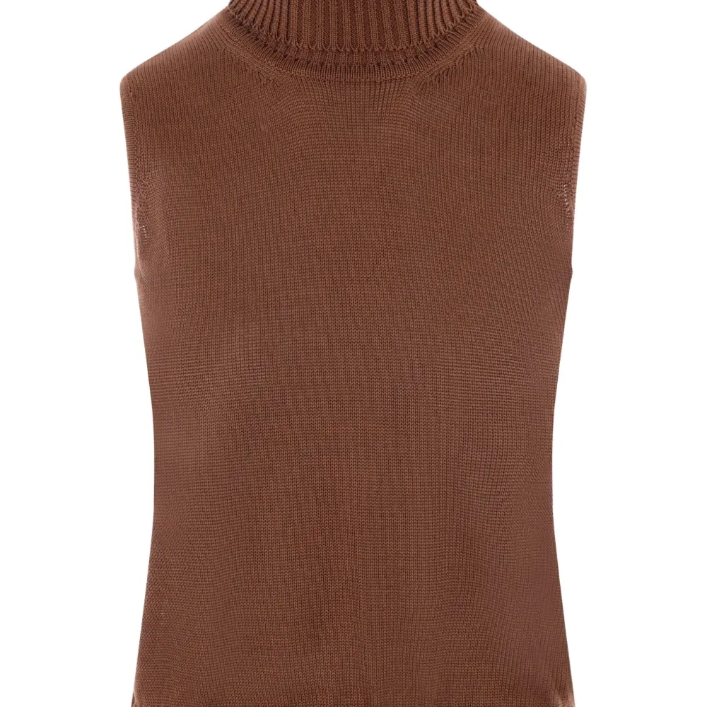 топ без рукавов с высоким воротником