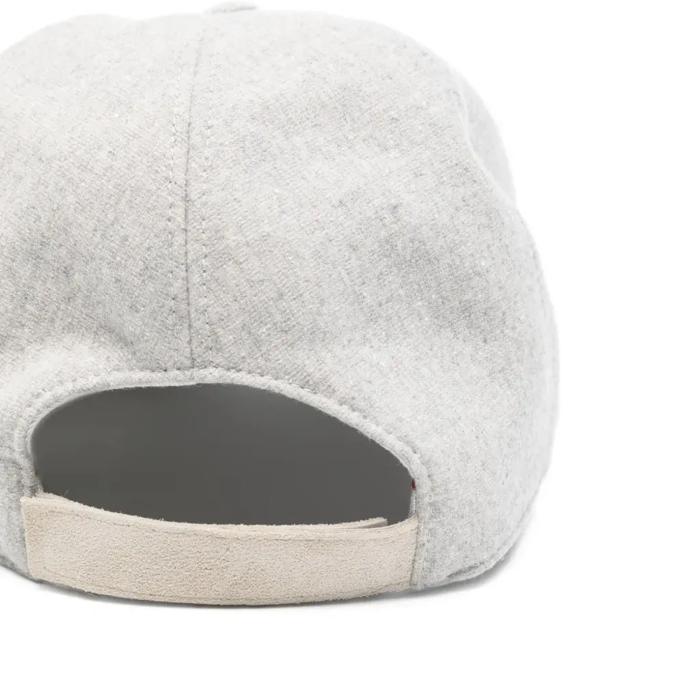 Бейсболка с вышитым логотипом