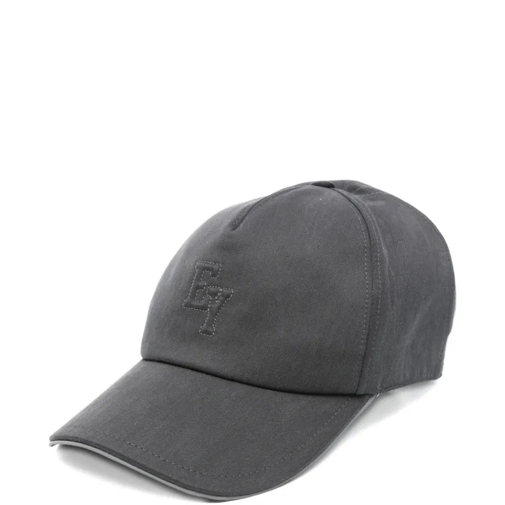 Бейсболка с вышитым логотипом