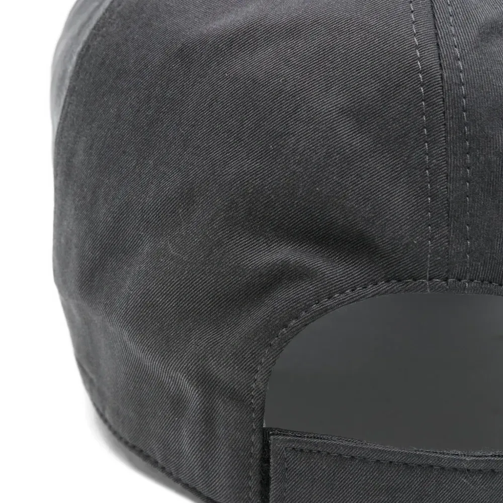 Бейсболка с вышитым логотипом