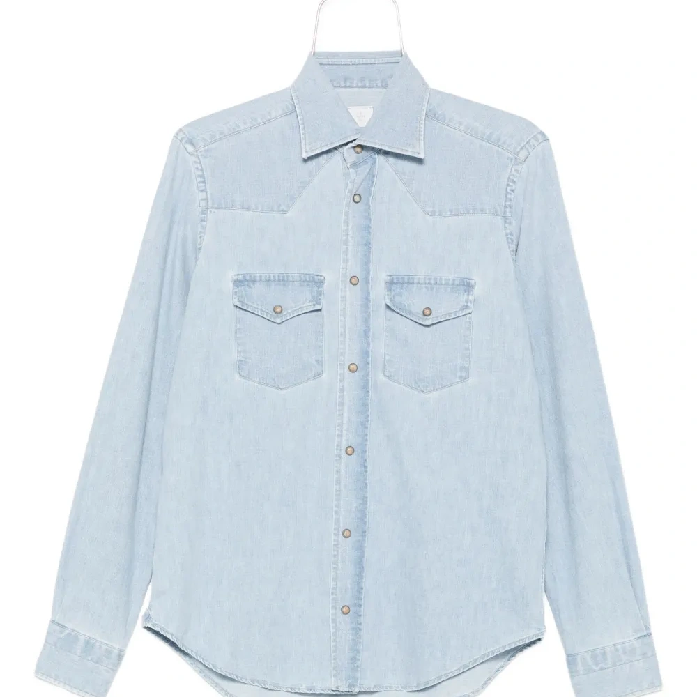 Джинсовая рубашка с карманами