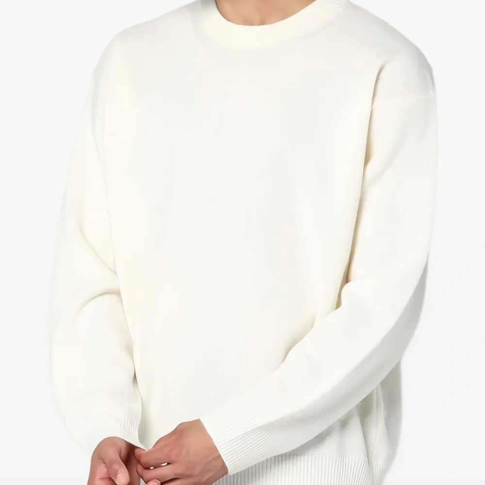 Свитер с круглым вырезом