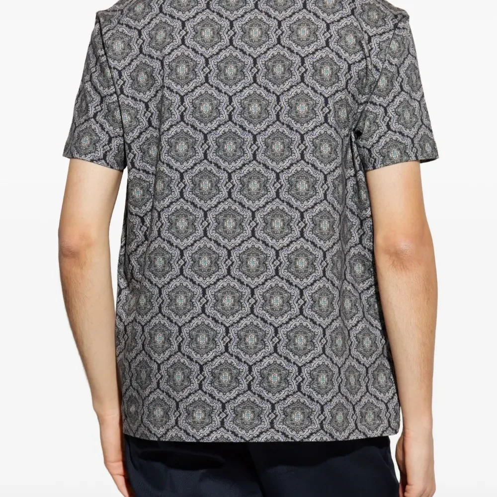 футболка с узором