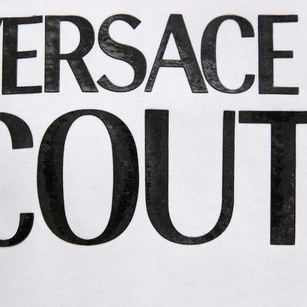 Футболка с логотипом