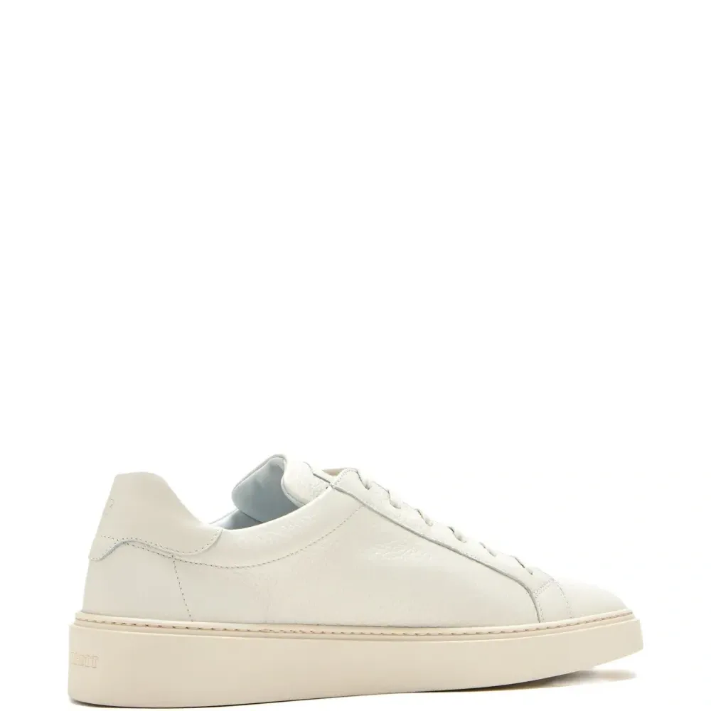 Кроссовки на шнуровке