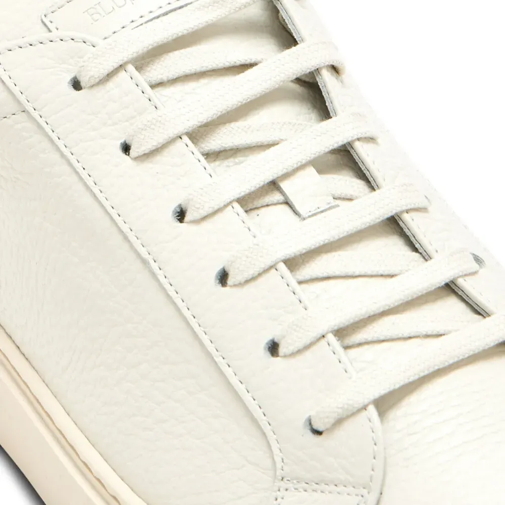 Кроссовки на шнуровке