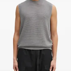 Фактурный свитер без рукавов