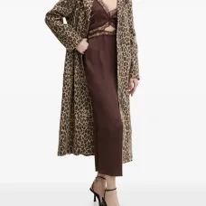 Пальто с поясом и леопардовым принтом Пальто с поясом и леопардовым принтом