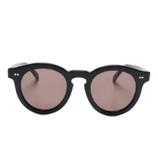 Солнцезащитные очки в круглой оправе