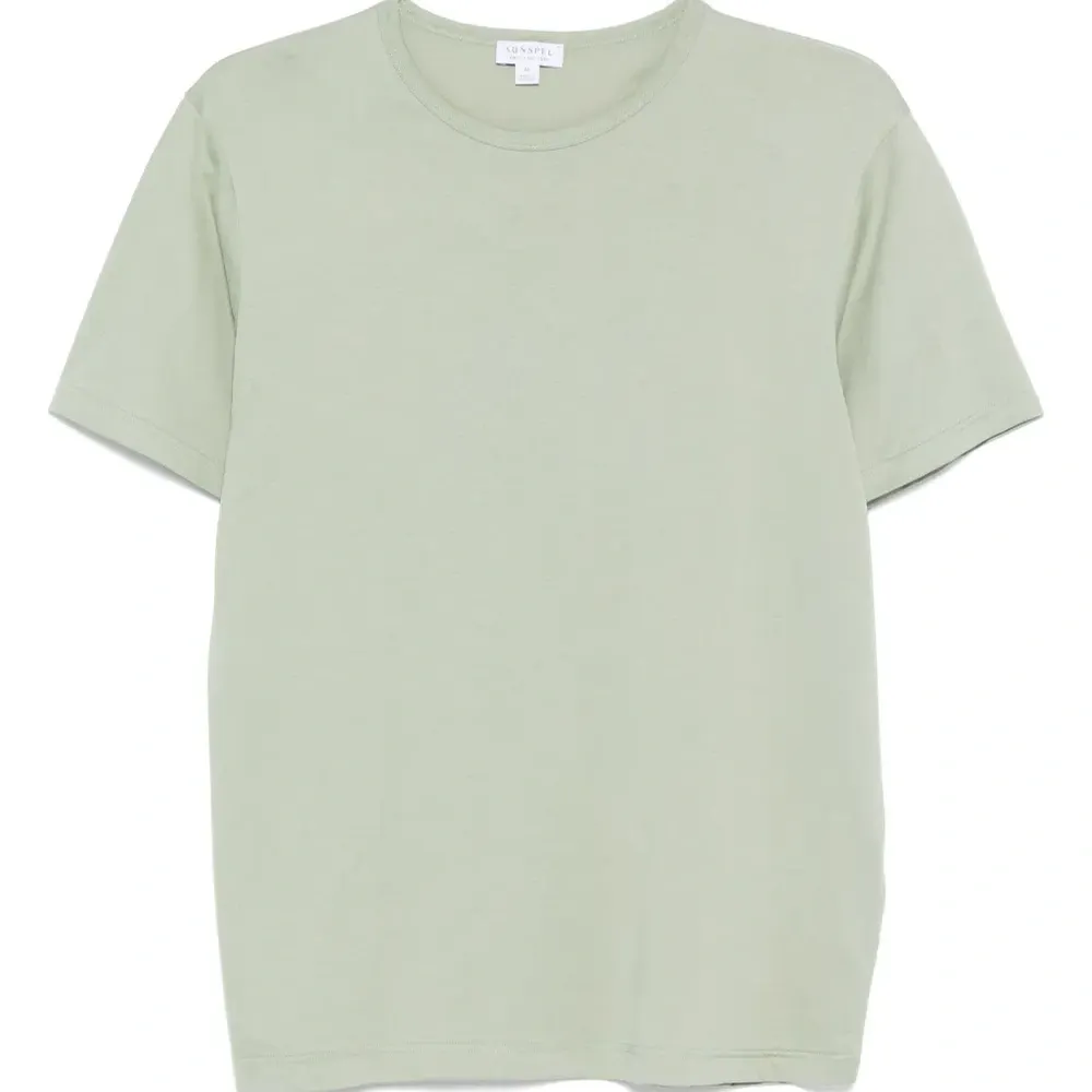 футболка с круглым вырезом