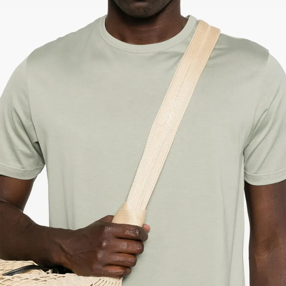 футболка с круглым вырезом