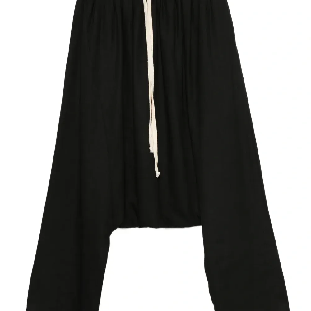 Шорты с низким шаговым швом