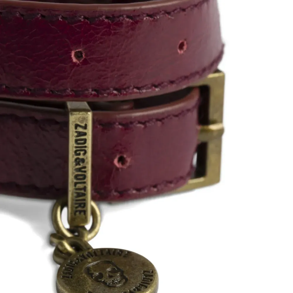 Браслет с пряжкой и декоративным шармом