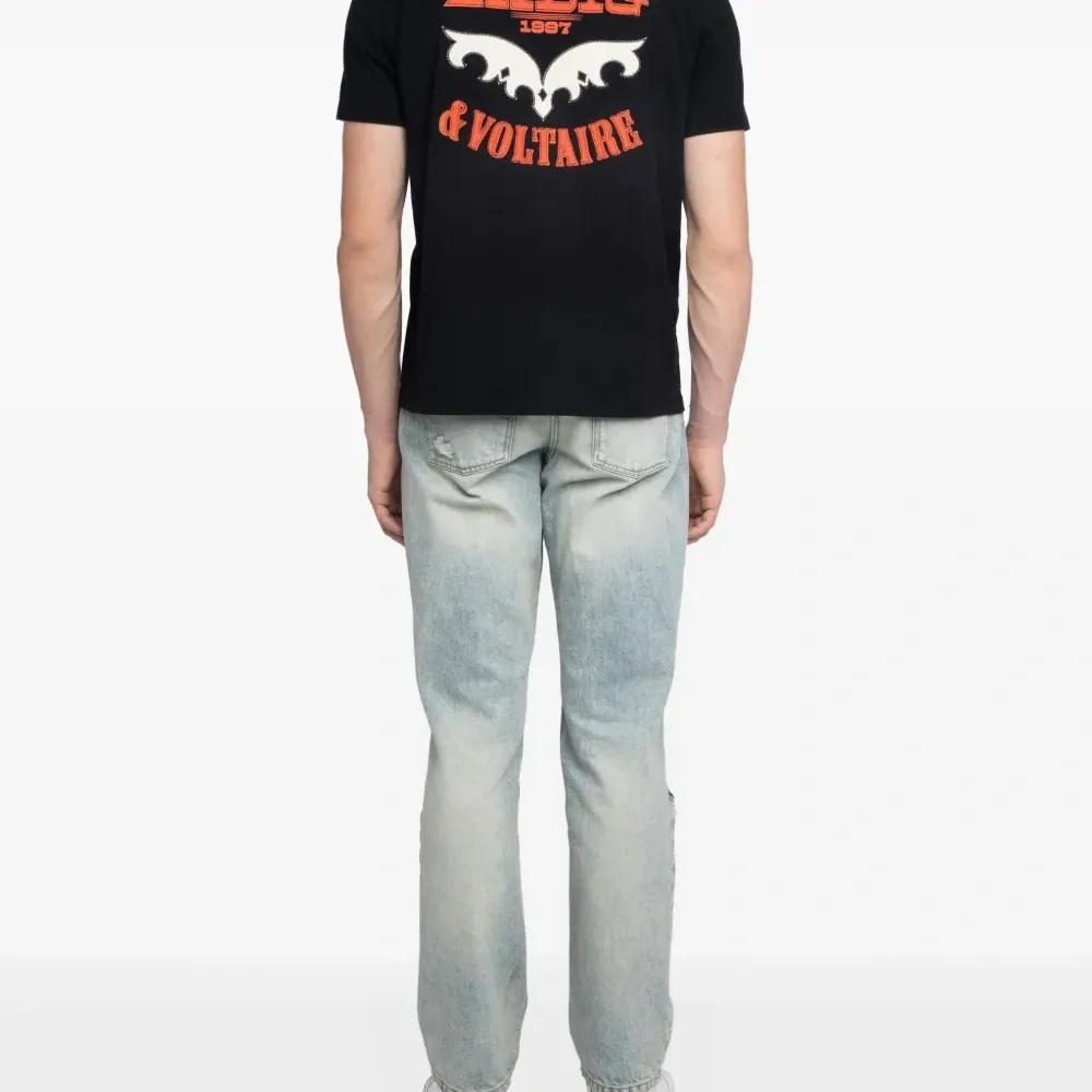 Футболка с логотипом