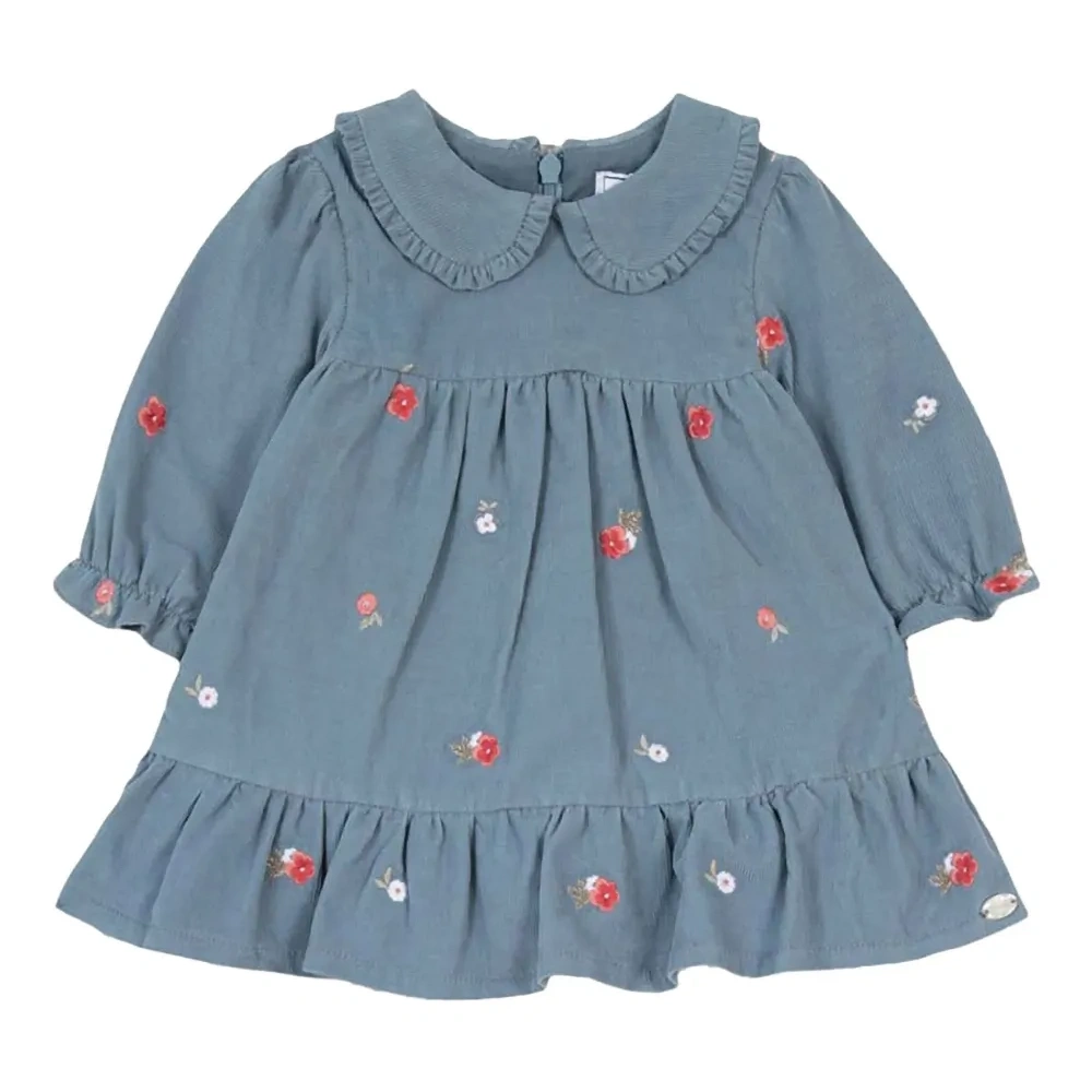 платье с цветочной вышивкой