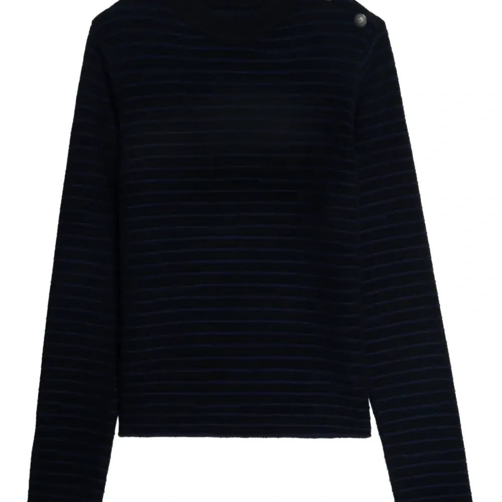 Полосатый свитер с пуговицами