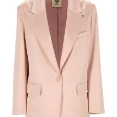 Пиджак с заостренными лацканами и брошью Пиджак с заостренными лацканами и брошью