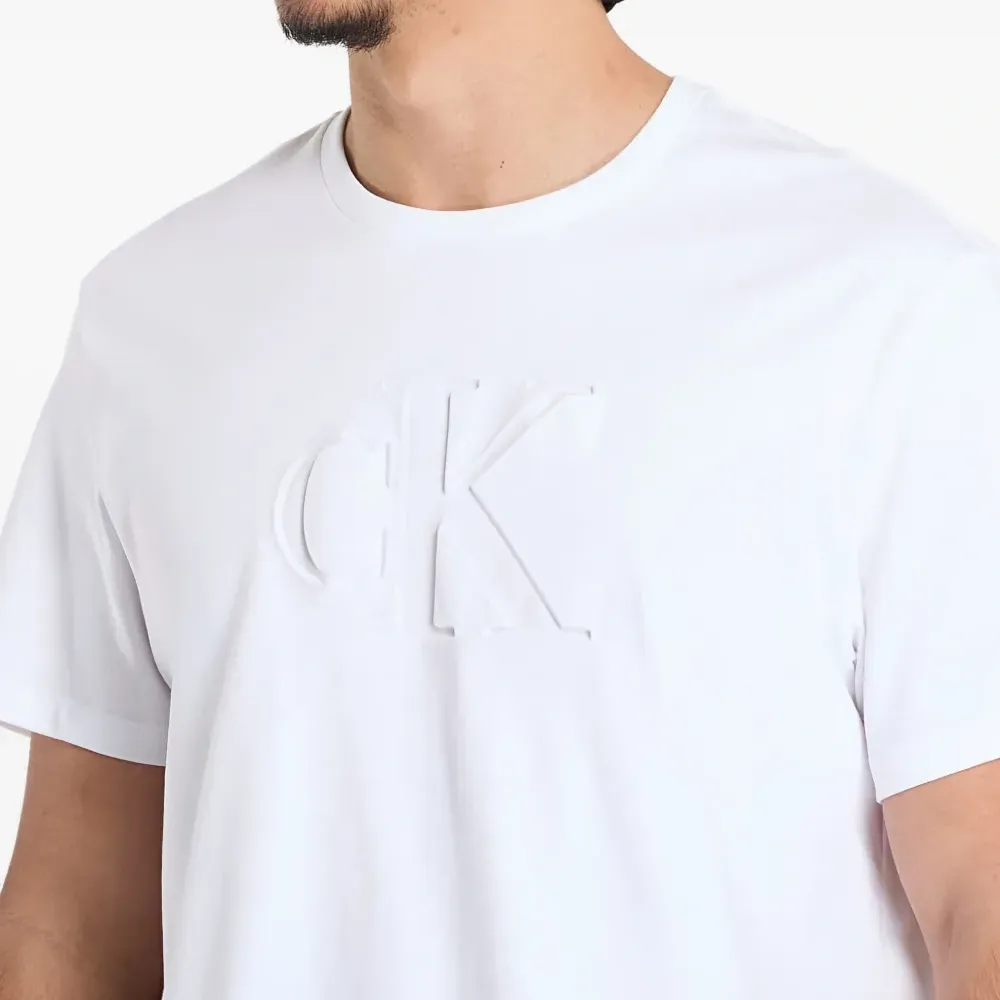 Футболка с тисненым логотипом Футболка с тисненым логотипом