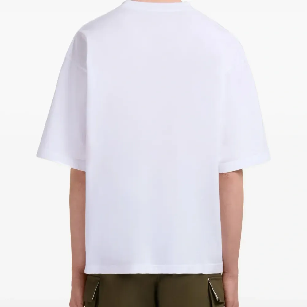 футболка с вышитым логотипом футболка с вышитым логотипом