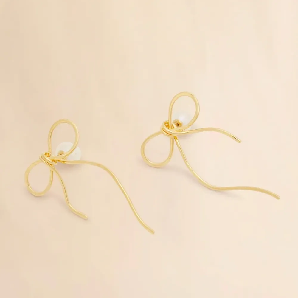 серьги в форме бантов