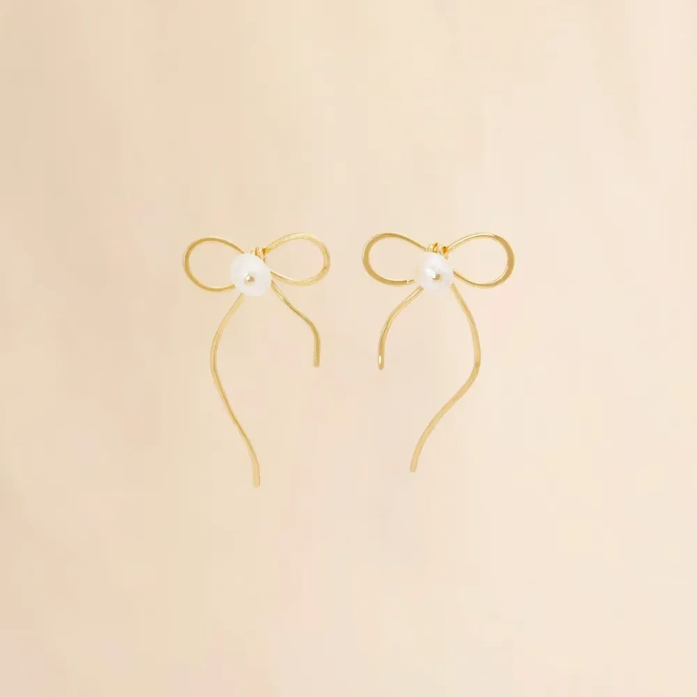 серьги в форме бантов