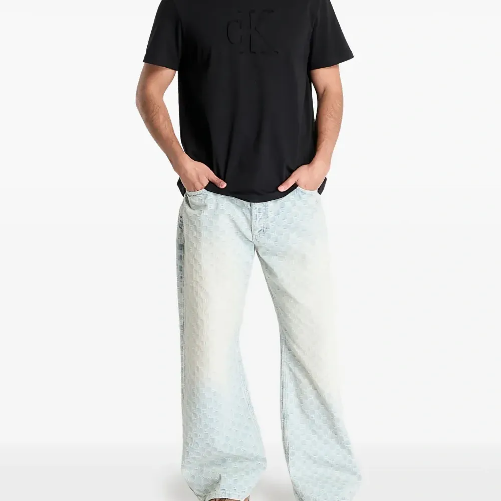 Футболка с круглым вырезом