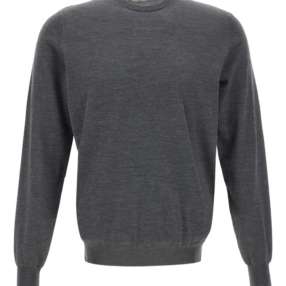 свитер с круглым вырезом