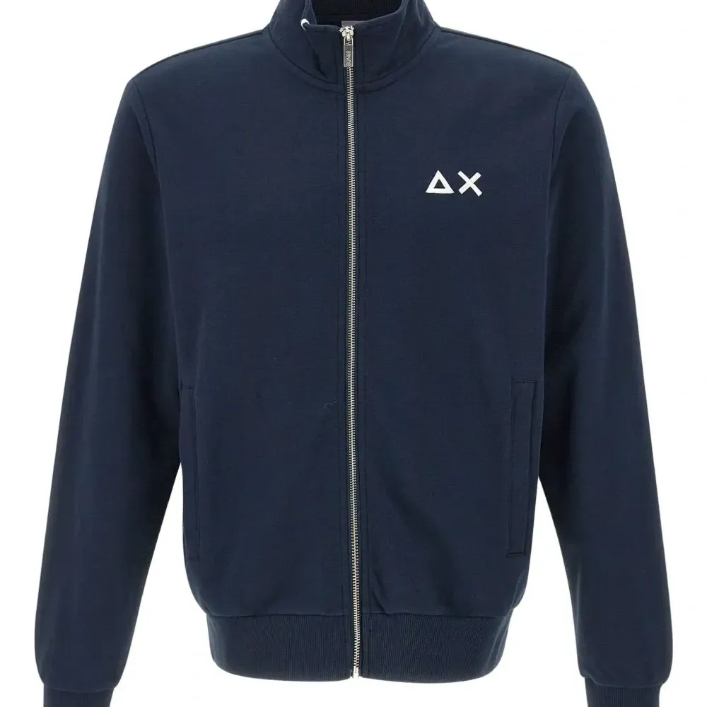 Спортивная куртка на молнии