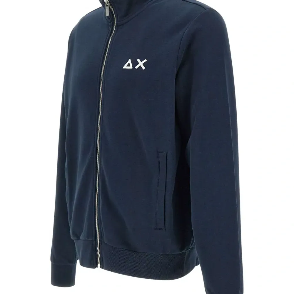 Спортивная куртка на молнии