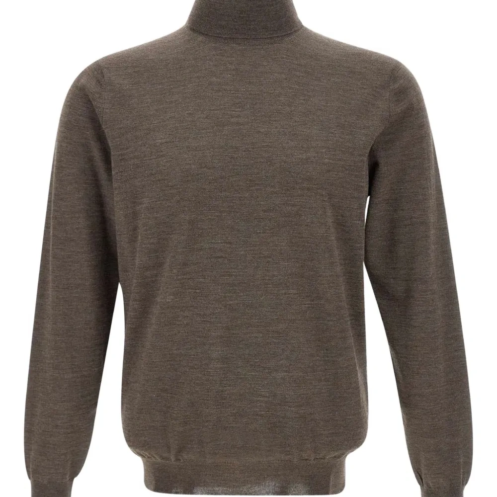 свитер с высоким воротником