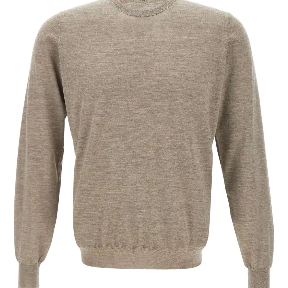 свитер с круглым вырезом