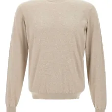 Свитер с круглым вырезом