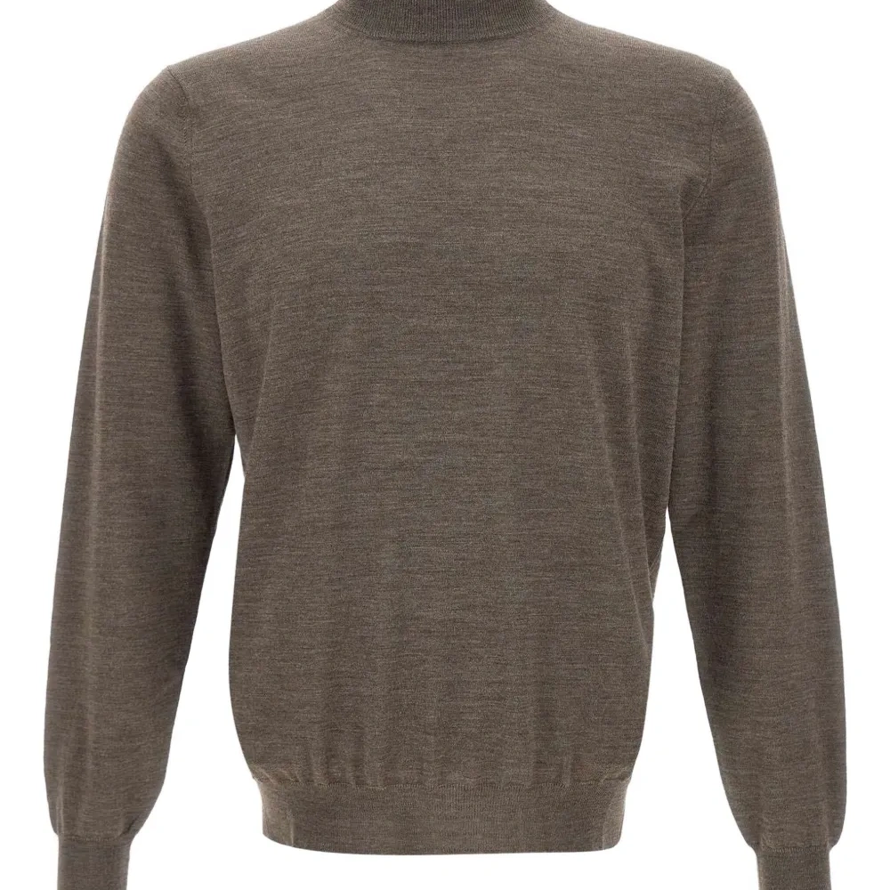 свитер с высоким воротником