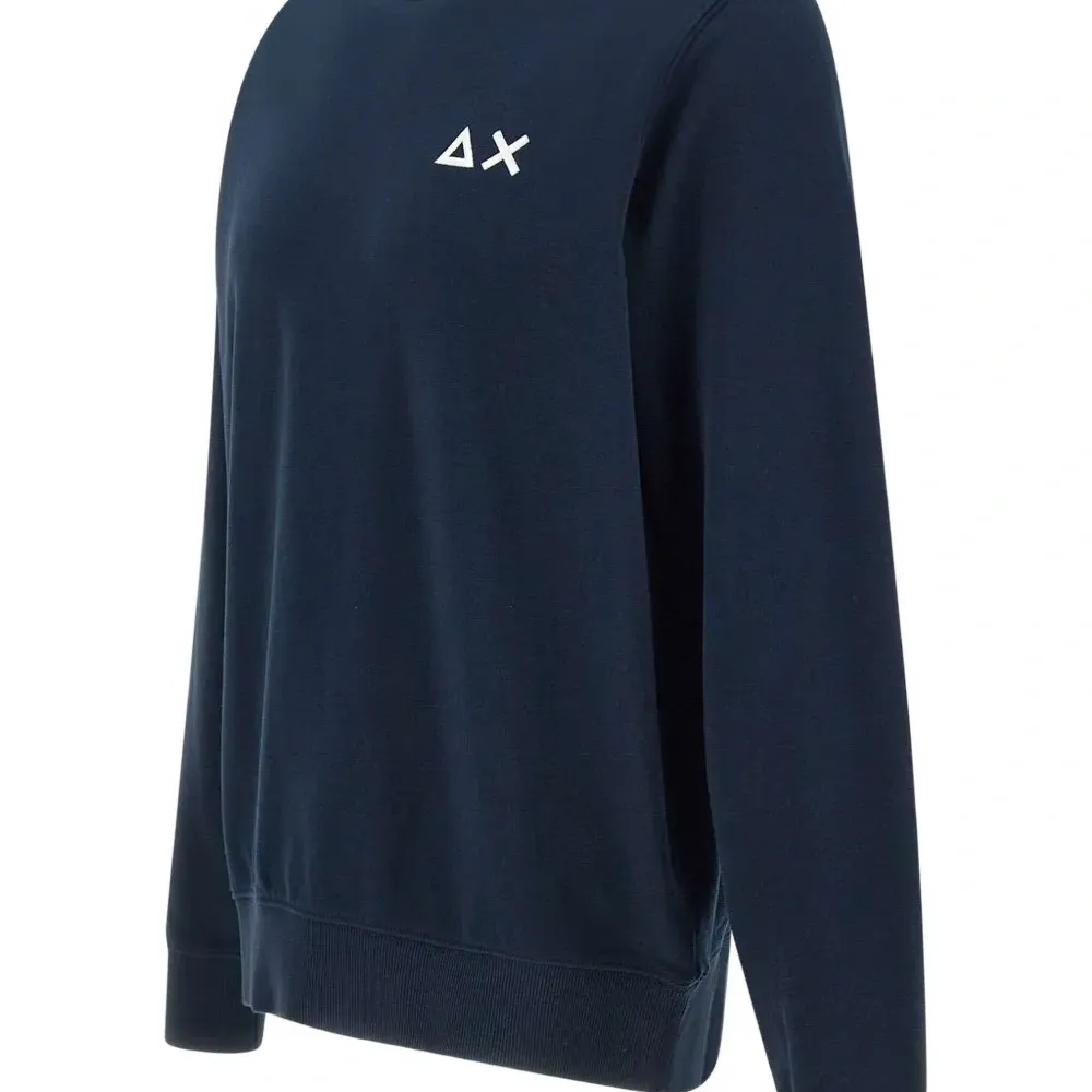 Толстовка с вышитым логотипом