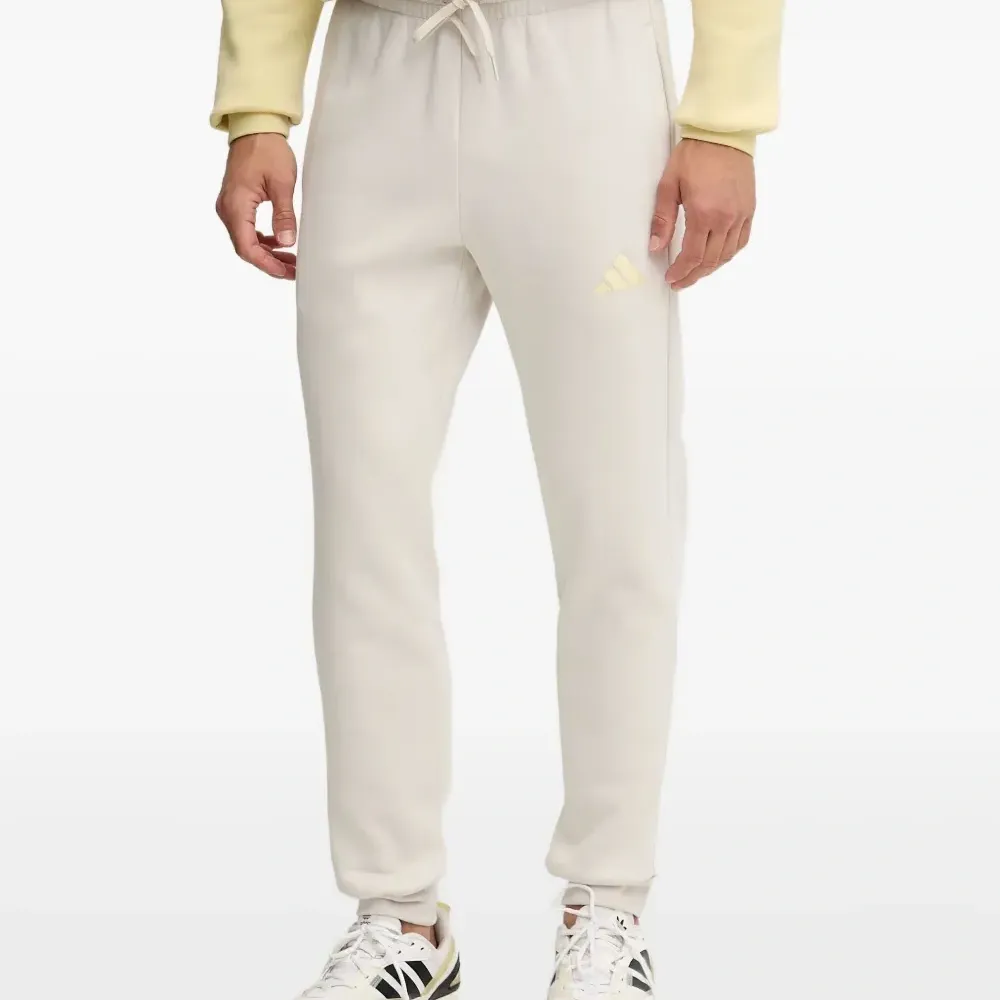 Худи с вышитым логотипом