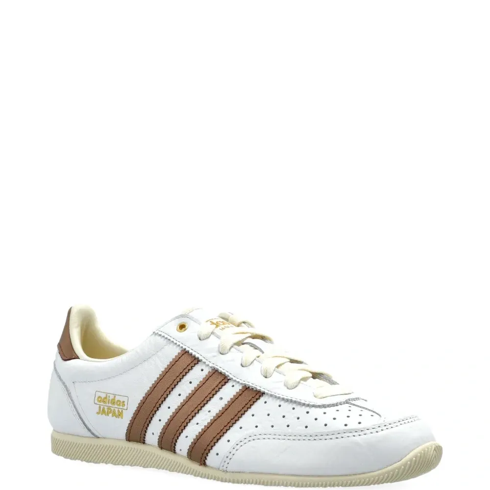 кроссовки с перфорацией