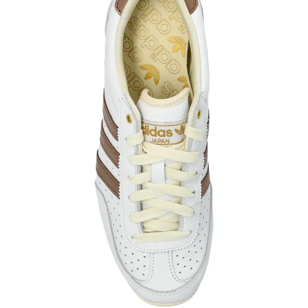 кроссовки с перфорацией