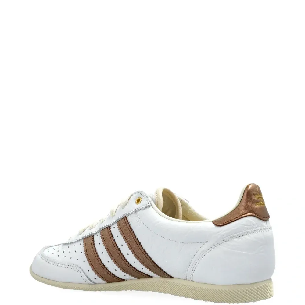 кроссовки с перфорацией