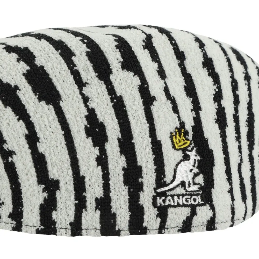 Кепка в полоску в стиле пекаря