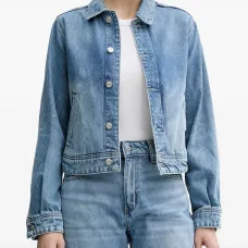 Джинсовая куртка на пуговицах