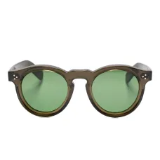 Солнцезащитные очки в круглой оправе