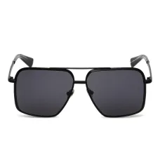 Солнцезащитные очки в квадратной оправе