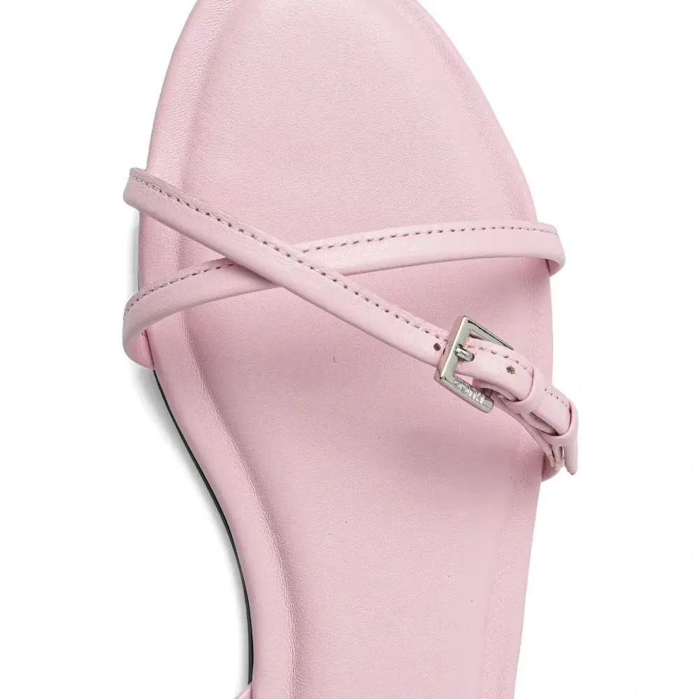 Сандалии с перекрестными ремешками