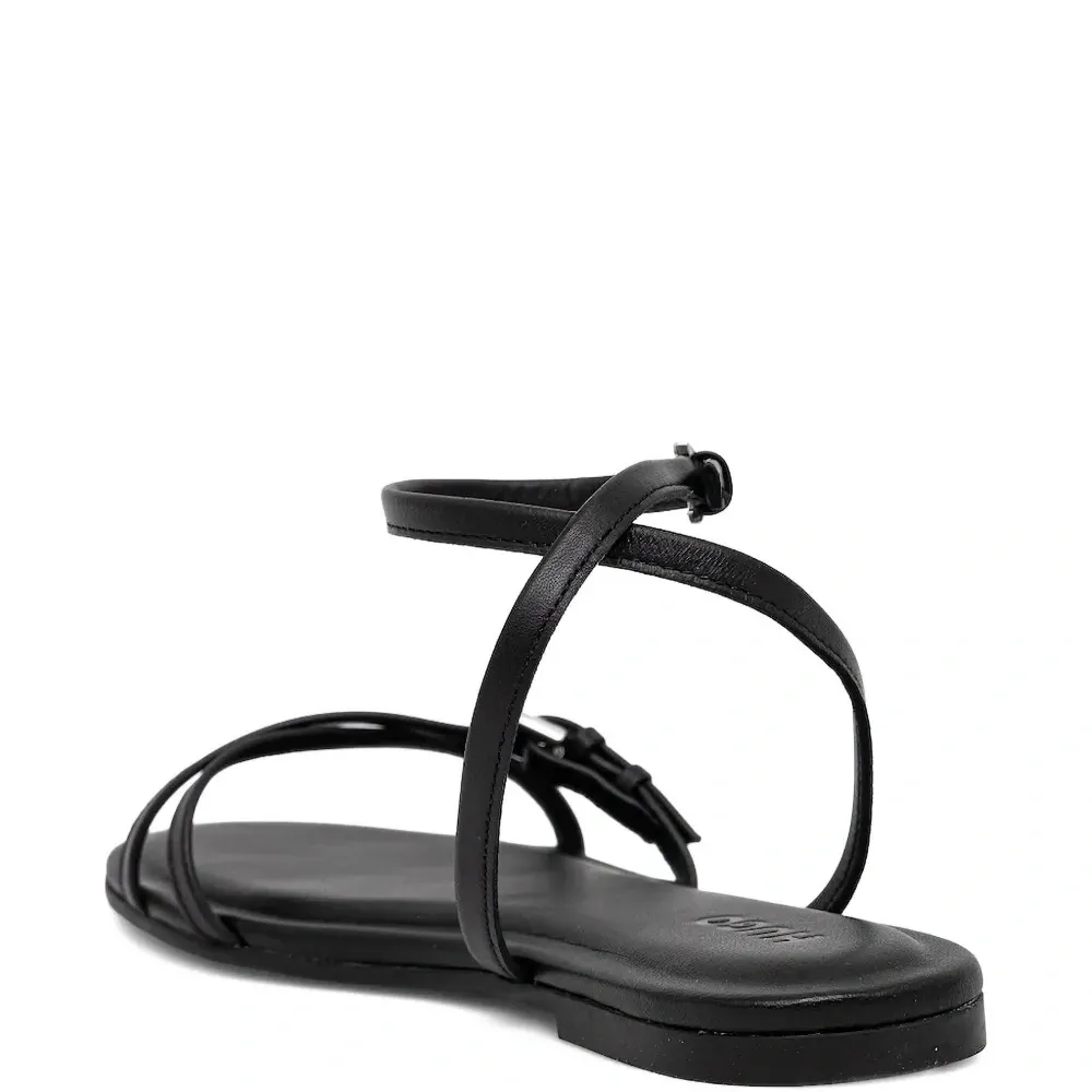 Сандалии с пряжками