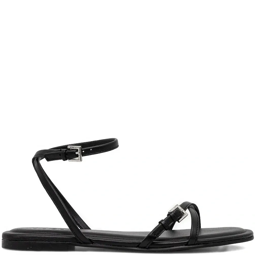 Сандалии с пряжками