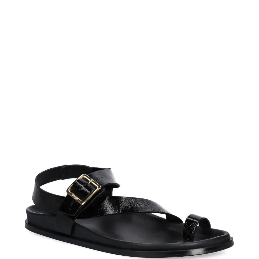 Сандалии на плоской подошве