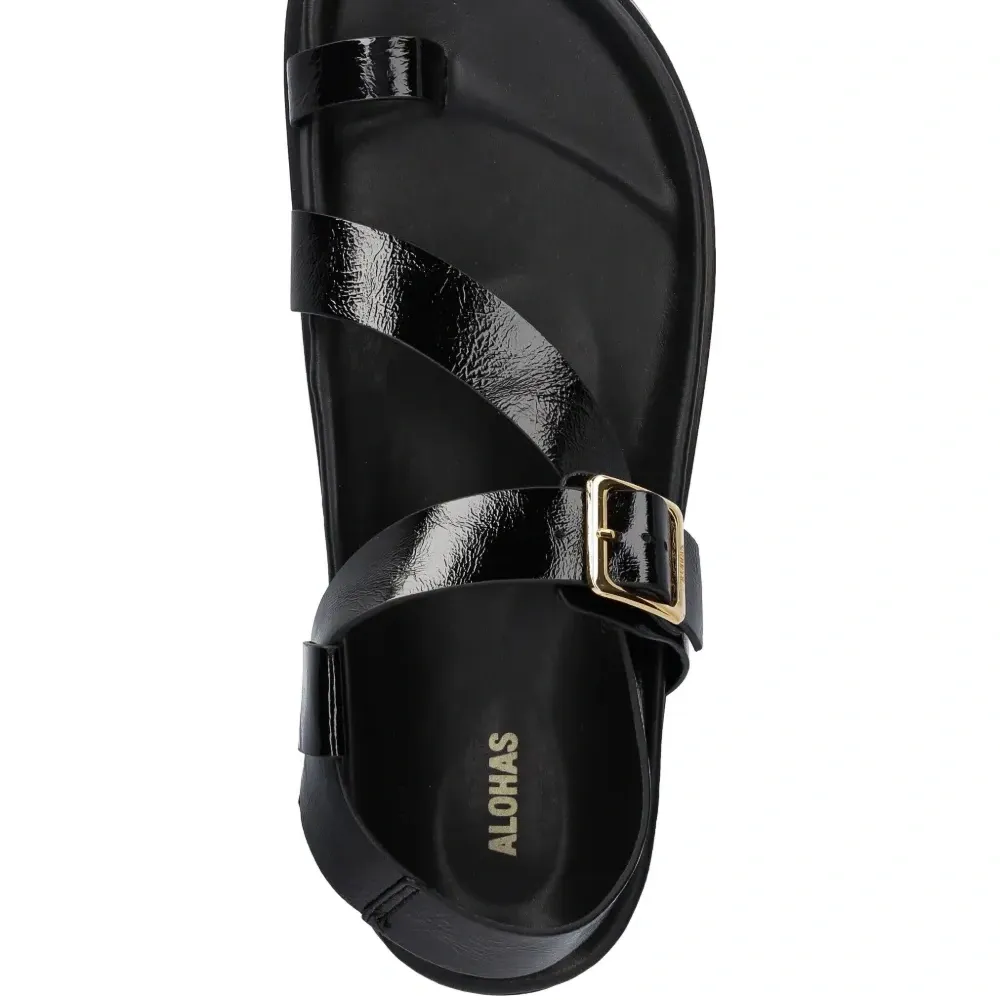 Сандалии на плоской подошве