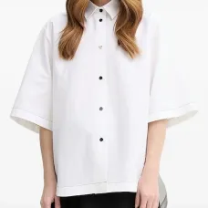 Рубашка с короткими рукавами и закругленным подолом
